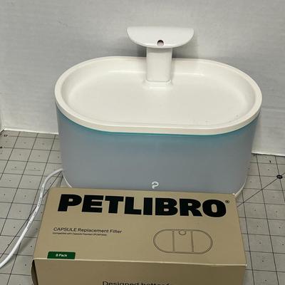 Sale Photo Thumbnail #1166: Includes water dish, two filters, cat bowl, brush, adapter.