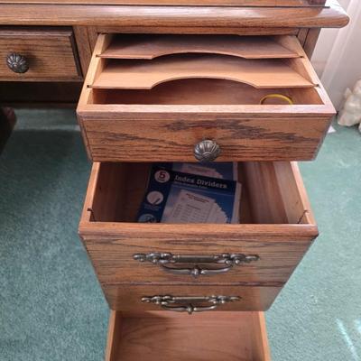 Beautiful vintage Oak Roll top desk
