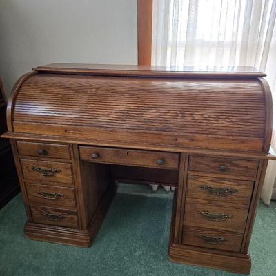 Beautiful vintage Oak Roll top desk