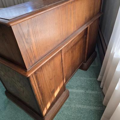 Beautiful vintage Oak Roll top desk