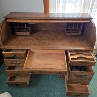 Beautiful vintage Oak Roll top desk