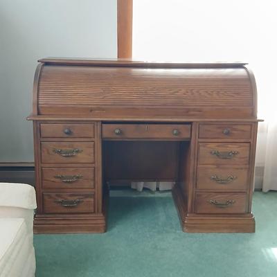 Beautiful vintage Oak Roll top desk