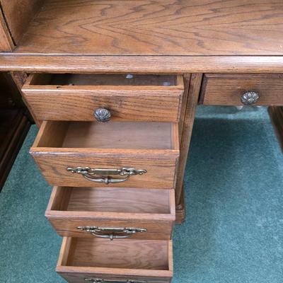 Beautiful vintage Oak Roll top desk