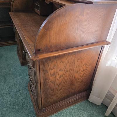 Beautiful vintage Oak Roll top desk