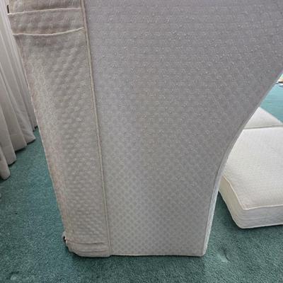 Skirted 8-Way Hand Tied Spring Knole Design Sofa