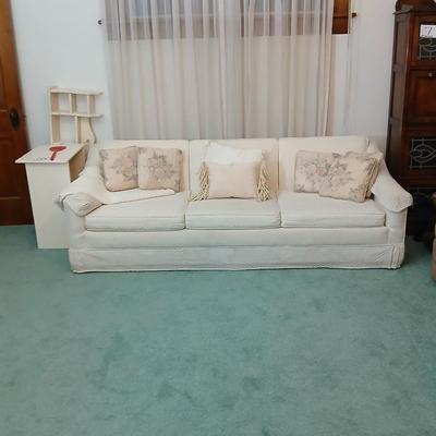 Skirted 8-Way Hand Tied Spring Knole Design Sofa
