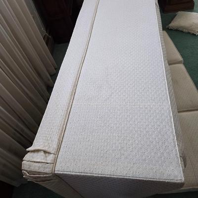 Skirted 8-Way Hand Tied Spring Knole Design Sofa