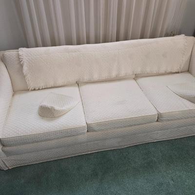 Skirted 8-Way Hand Tied Spring Knole Design Sofa