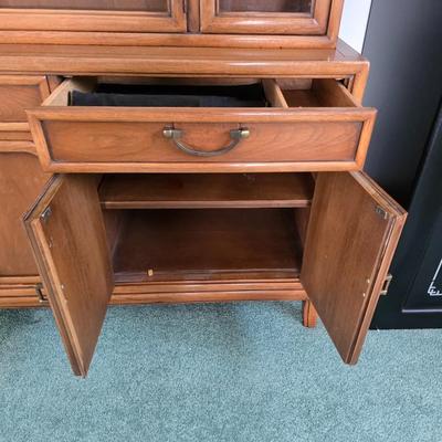 Beautiful MCM Mid-century Modern Drexel Eastrend hutch or China cabinet