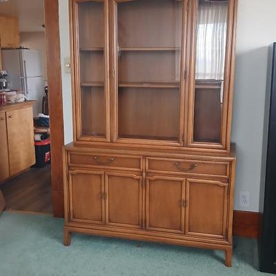 Beautiful MCM Mid-century Modern Drexel Eastrend hutch or China cabinet