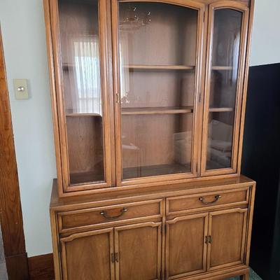 Beautiful MCM Mid-century Modern Drexel Eastrend hutch or China cabinet