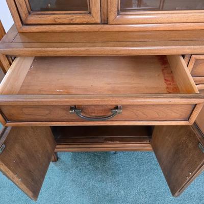 Beautiful MCM Mid-century Modern Drexel Eastrend hutch or China cabinet