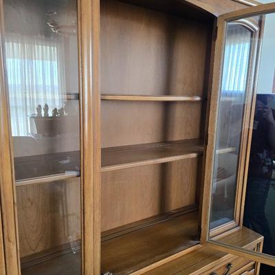 Beautiful MCM Mid-century Modern Drexel Eastrend hutch or China cabinet