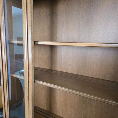 Beautiful MCM Mid-century Modern Drexel Eastrend hutch or China cabinet