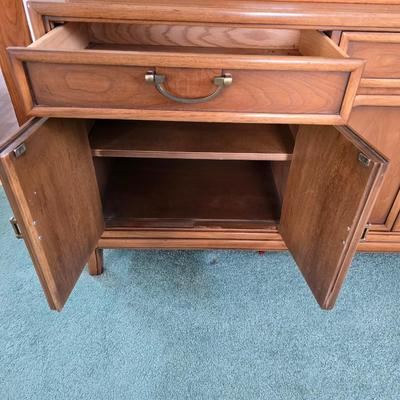Beautiful MCM Mid-century Modern Drexel Eastrend hutch or China cabinet