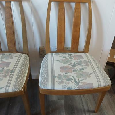 Drexel Eastrend drop leaf table with 2 leaves and 4 matching Drexel chairs
