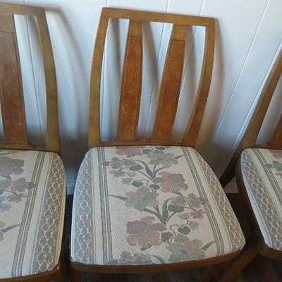 Drexel Eastrend drop leaf table with 2 leaves and 4 matching Drexel chairs