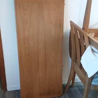Drexel Eastrend drop leaf table with 2 leaves and 4 matching Drexel chairs