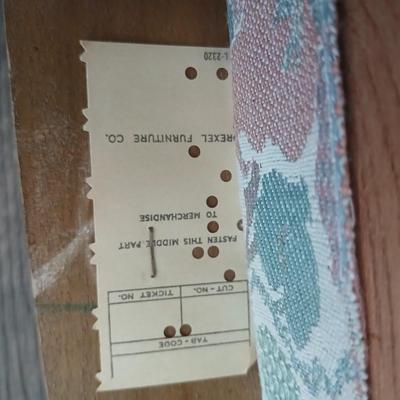 Drexel Eastrend drop leaf table with 2 leaves and 4 matching Drexel chairs