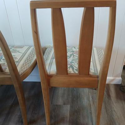 Drexel Eastrend drop leaf table with 2 leaves and 4 matching Drexel chairs