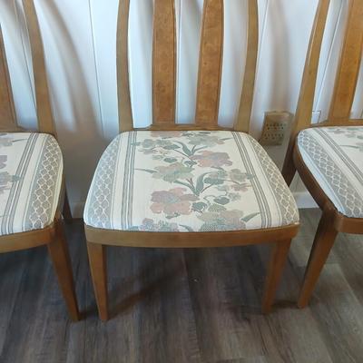 Drexel Eastrend drop leaf table with 2 leaves and 4 matching Drexel chairs