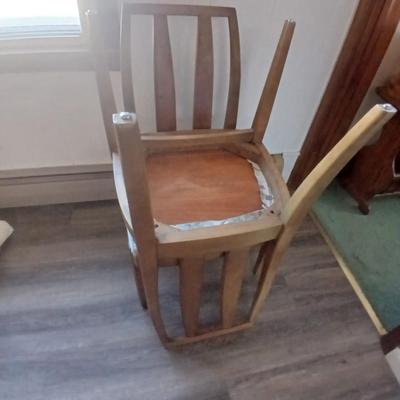 Drexel Eastrend drop leaf table with 2 leaves and 4 matching Drexel chairs