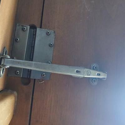 Drexel Eastrend drop leaf table with 2 leaves and 4 matching Drexel chairs