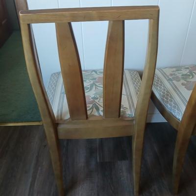 Drexel Eastrend drop leaf table with 2 leaves and 4 matching Drexel chairs