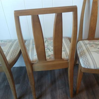 Drexel Eastrend drop leaf table with 2 leaves and 4 matching Drexel chairs