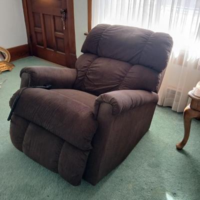 La-Z-Boy Lazyboy recliner with remote controlled recline, heat & massage