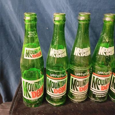 SECTIONED WOODEN PEPSI CRATE AND 5 GLASS MOUNTAIN DEW BOTTLES