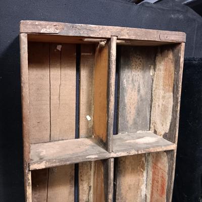 SECTIONED WOODEN PEPSI CRATE AND 5 GLASS MOUNTAIN DEW BOTTLES