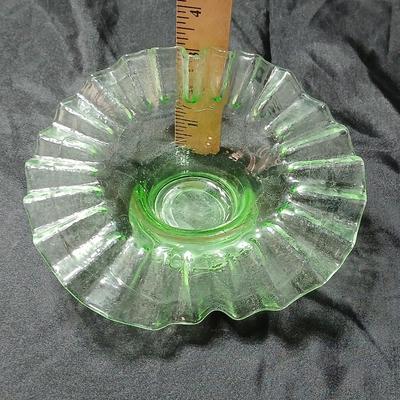Uranium Green Vaseline Berry Bowl Pulpit Style Ruffled Edge Bowl