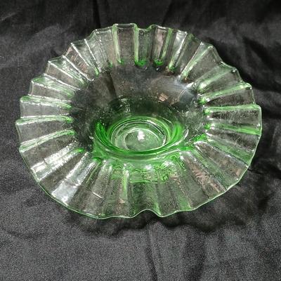Uranium Green Vaseline Berry Bowl Pulpit Style Ruffled Edge Bowl