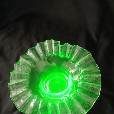 Uranium Green Vaseline Berry Bowl Pulpit Style Ruffled Edge Bowl