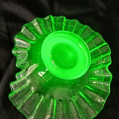 Uranium Green Vaseline Berry Bowl Pulpit Style Ruffled Edge Bowl