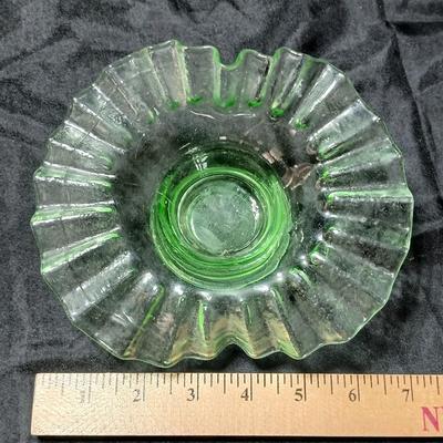 Uranium Green Vaseline Berry Bowl Pulpit Style Ruffled Edge Bowl