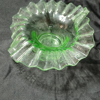 Uranium Green Vaseline Berry Bowl Pulpit Style Ruffled Edge Bowl