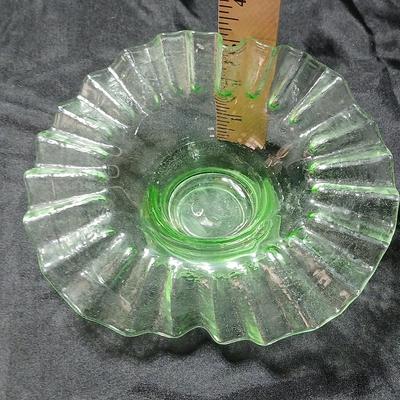 Uranium Green Vaseline Berry Bowl Pulpit Style Ruffled Edge Bowl