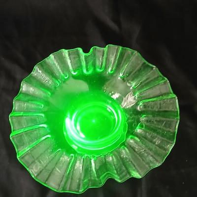 Uranium Green Vaseline Berry Bowl Pulpit Style Ruffled Edge Bowl