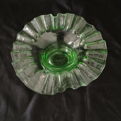 Uranium Green Vaseline Berry Bowl Pulpit Style Ruffled Edge Bowl