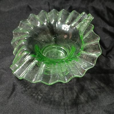 Uranium Green Vaseline Berry Bowl Pulpit Style Ruffled Edge Bowl