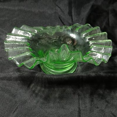 Uranium Green Vaseline Berry Bowl Pulpit Style Ruffled Edge Bowl