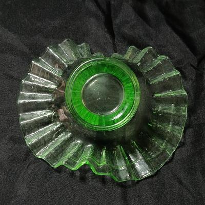 Uranium Green Vaseline Berry Bowl Pulpit Style Ruffled Edge Bowl
