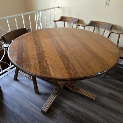 Vintage A. Brandt Ranch Oak Dining room table with 6 chairs and two leaves