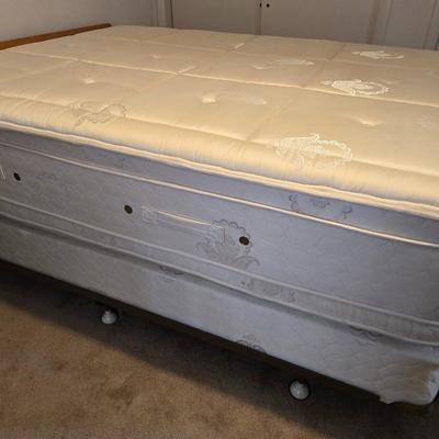 Heywood-Wakefield Full sized bed - Headboard - frame Mattress & Boxsprings