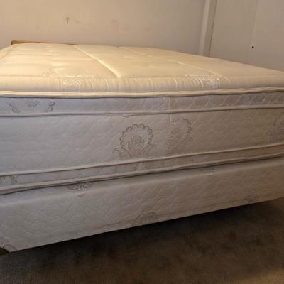 Heywood-Wakefield Full sized bed - Headboard - frame Mattress & Boxsprings