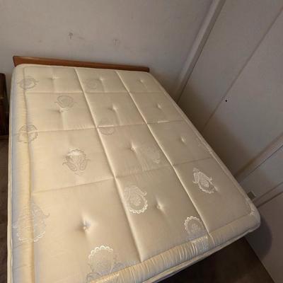 Heywood-Wakefield Full sized bed - Headboard - frame Mattress & Boxsprings