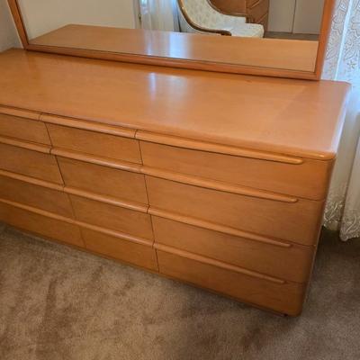 Beautiful vintage Heywood-Wakefield mid-century modern nine-drawer dresser and mirror