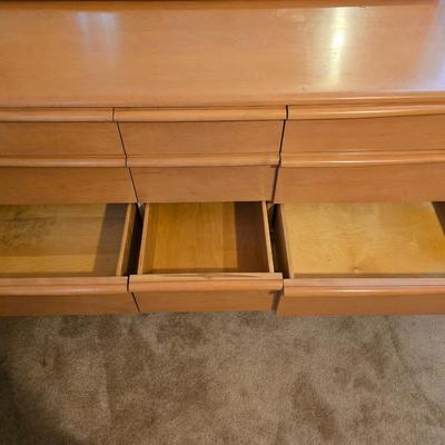 Beautiful vintage Heywood-Wakefield mid-century modern nine-drawer dresser and mirror